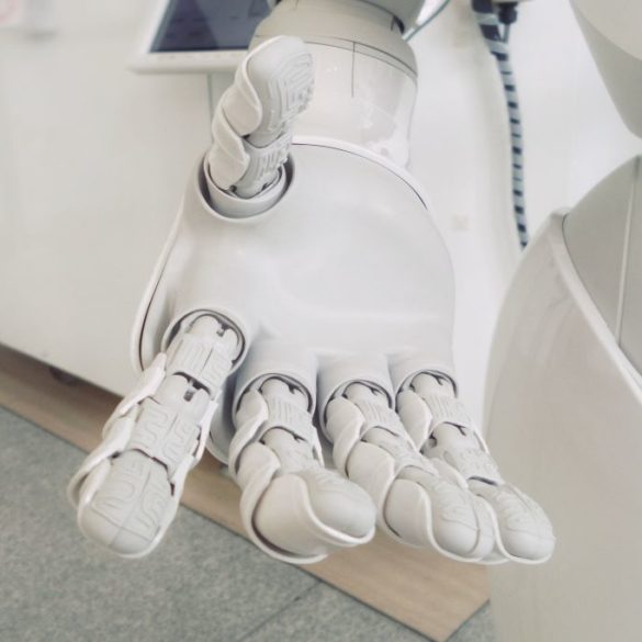Robots ayudan a controlar enfermedades crónicas desde casa