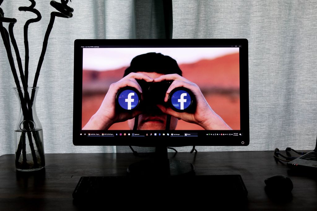 ¿Tienes iPhone? Atención: Facebook ha usado tu cámara en secreto